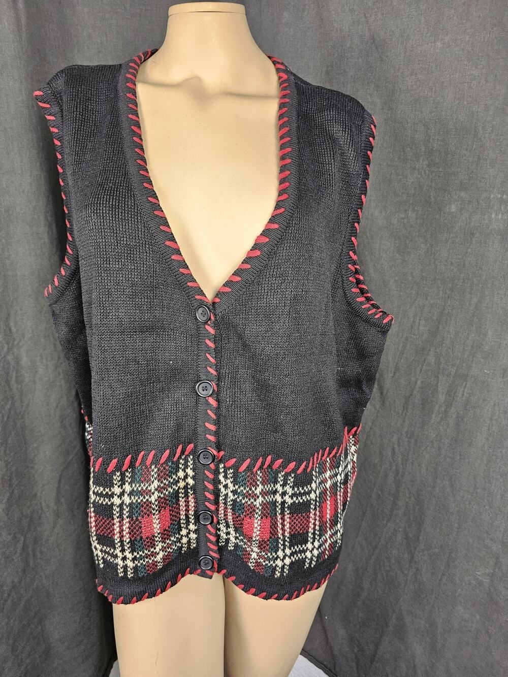 Vintage Cottagecore Sweater Vest 2X Black Plaid Blanket Stitch Holiday Retro Fit